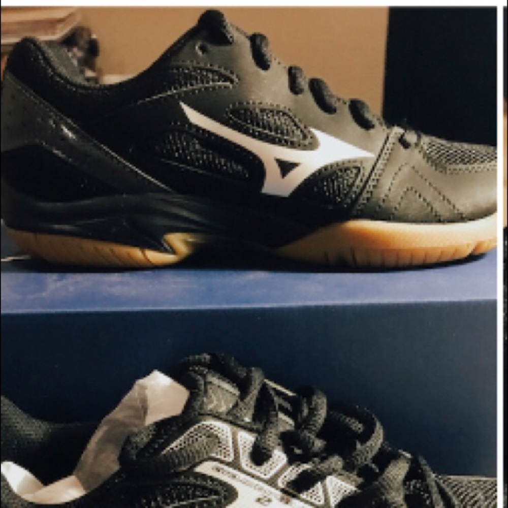 BRAND NEW Mizuno Volleyball Shoes Cyclone Speed jr